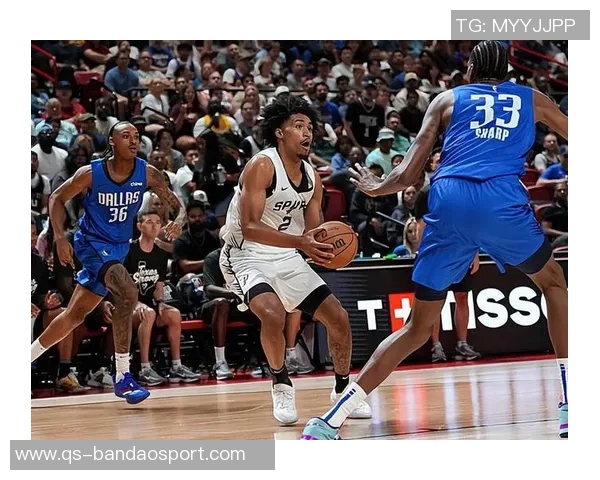 哈珀表现出色6投4中贡献9分3助攻正负值全队最高达到20分