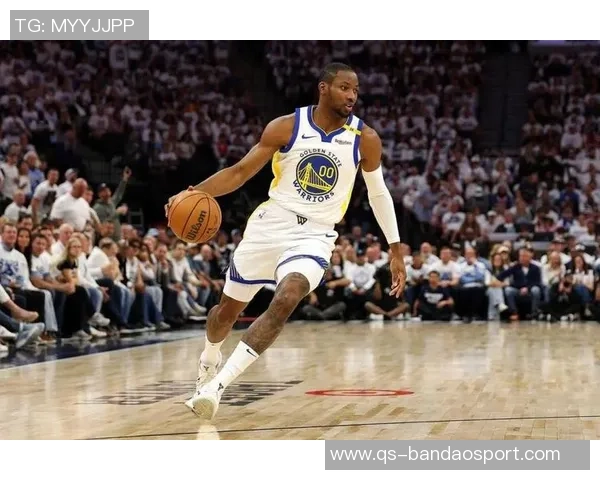 科尔称赞库明加成长显著角色定位清晰出手减少无所畏惧